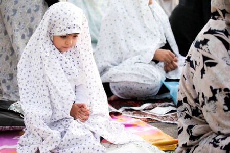 چرا در نماز، باید رو به قبله بایستیم؟