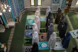 احکام شرعی | قرائت بلند حمد و سوره در نماز مستحبی برای بانوان