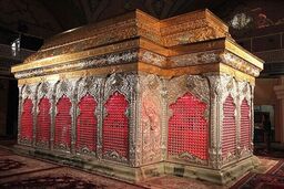 بارگاه امام حسین(ع) چگونه و توسط چه کسانی ساخته شد؟