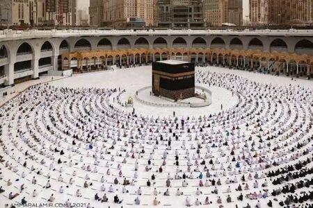 چرا در نماز، باید رو به قبله بایستیم؟