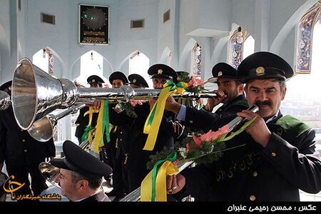  نقاره‌‌زنی در شب میلاد امام رضا(ع)