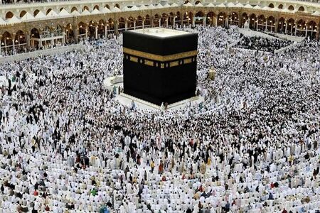آیین طواف خانه خدا از نظر تاریخی و دینی چگونه بوده است؟