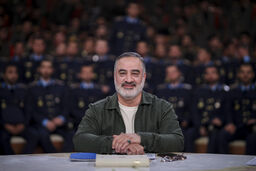 قاری مشهور قرآن و داور محفل کنار دخترانش