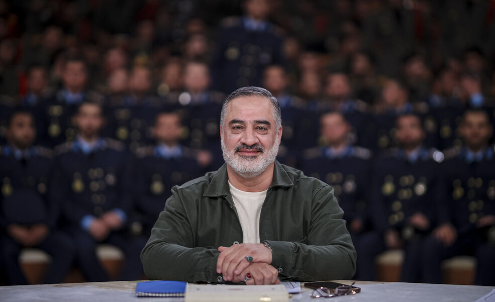 قاری مشهور قرآن و داور محفل کنار دخترانش