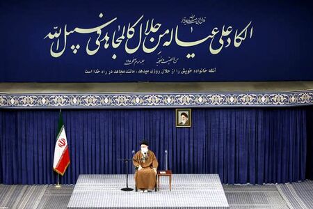 راز گلیم های آبی بیت رهبری فاش شد/ ویدئو